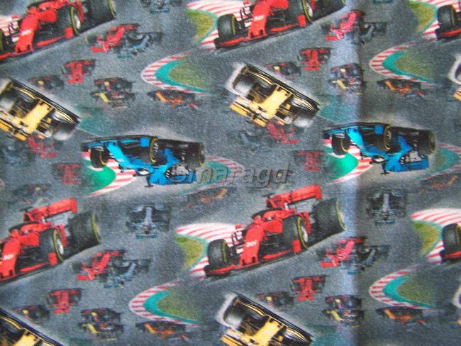 Letní pyžamo Závodní auta na šedé